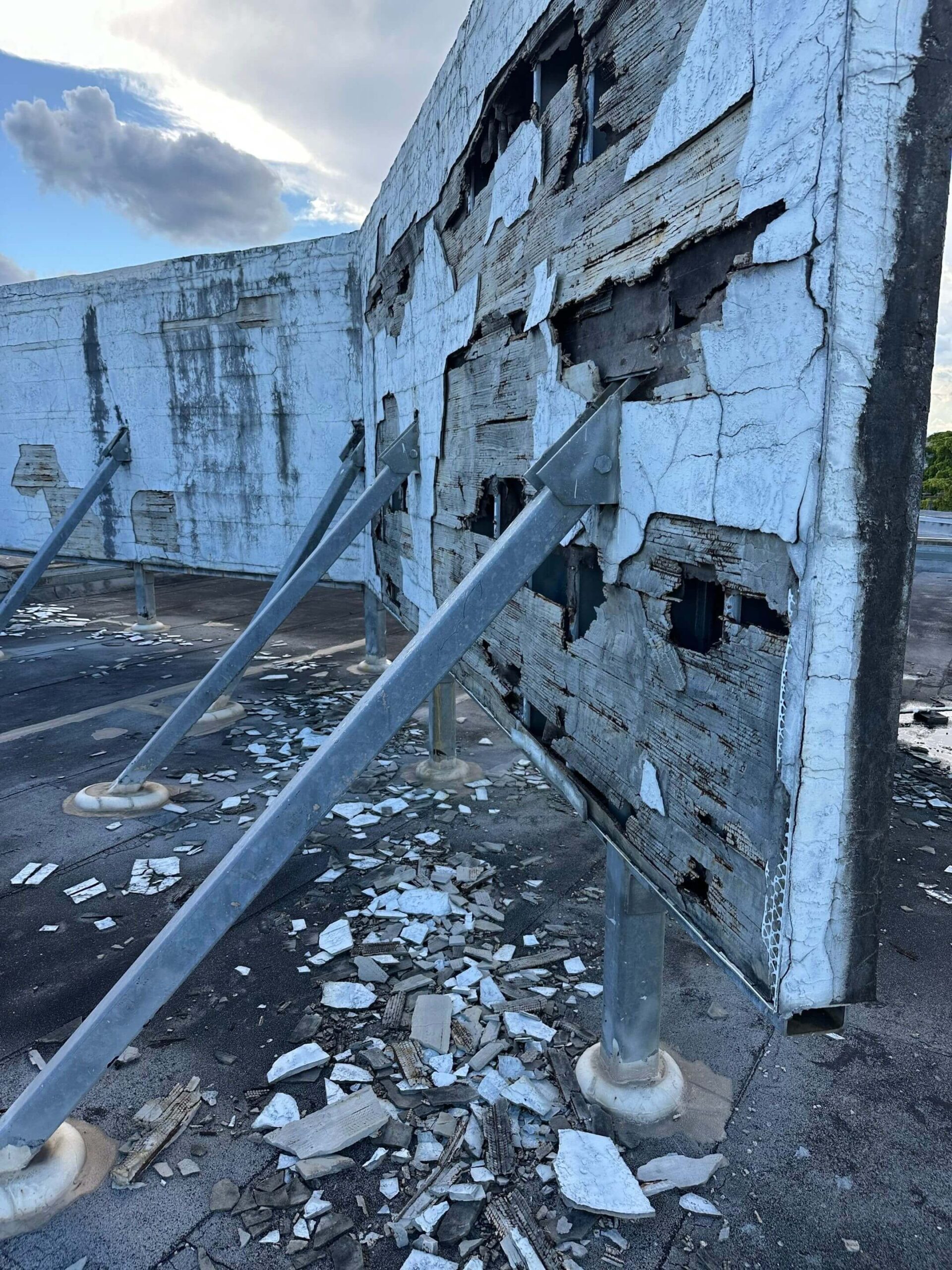 Wall delamination and moisture ingress on parapet wall